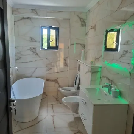 Vila De Inchiriat Guest house *